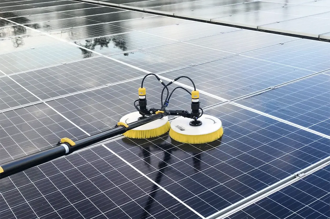 Solar 200W 7 Ve sinh pin mat troi dung cach long tech
